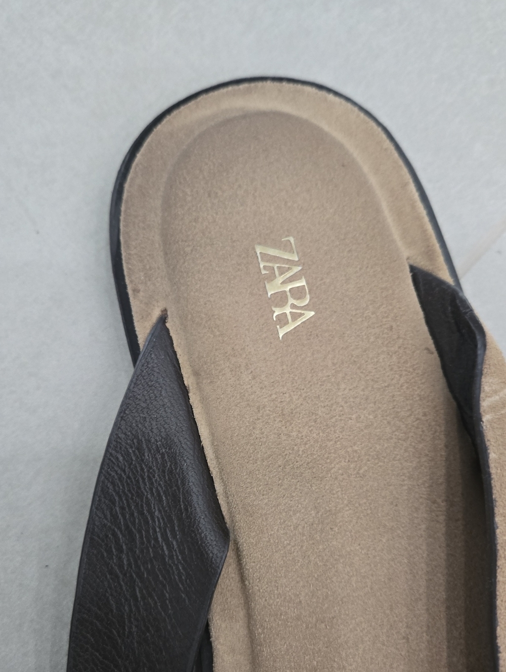 Zara Flat Split Suede Sandals with Metal Embellishment in tan suede Size 41/ 10 - Picture 3 of 5